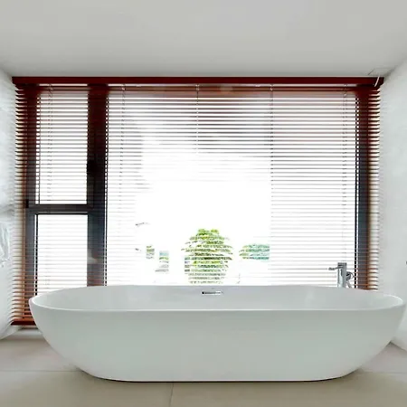 Christal Pool & Sea View