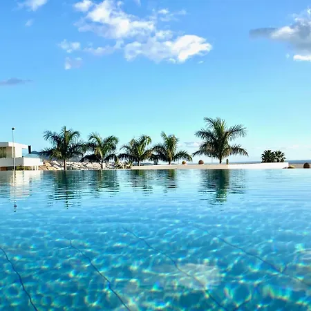 Christal Pool & Sea View